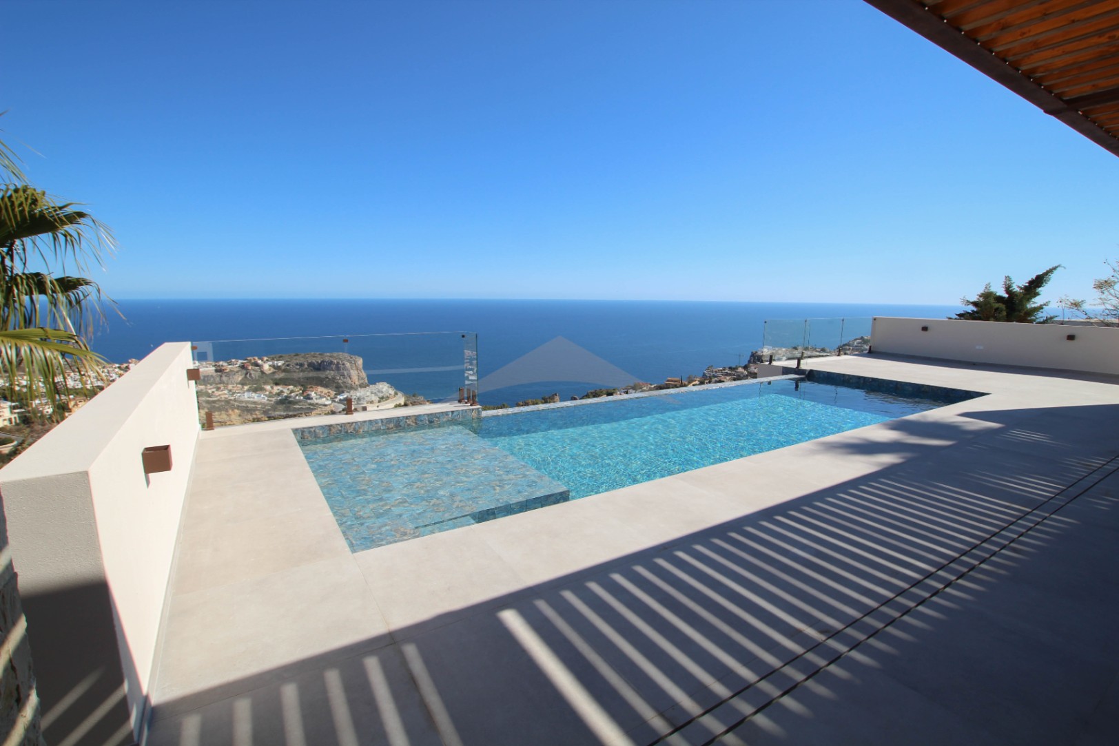 A villa with exceptional sea views, Cumble Del Sol