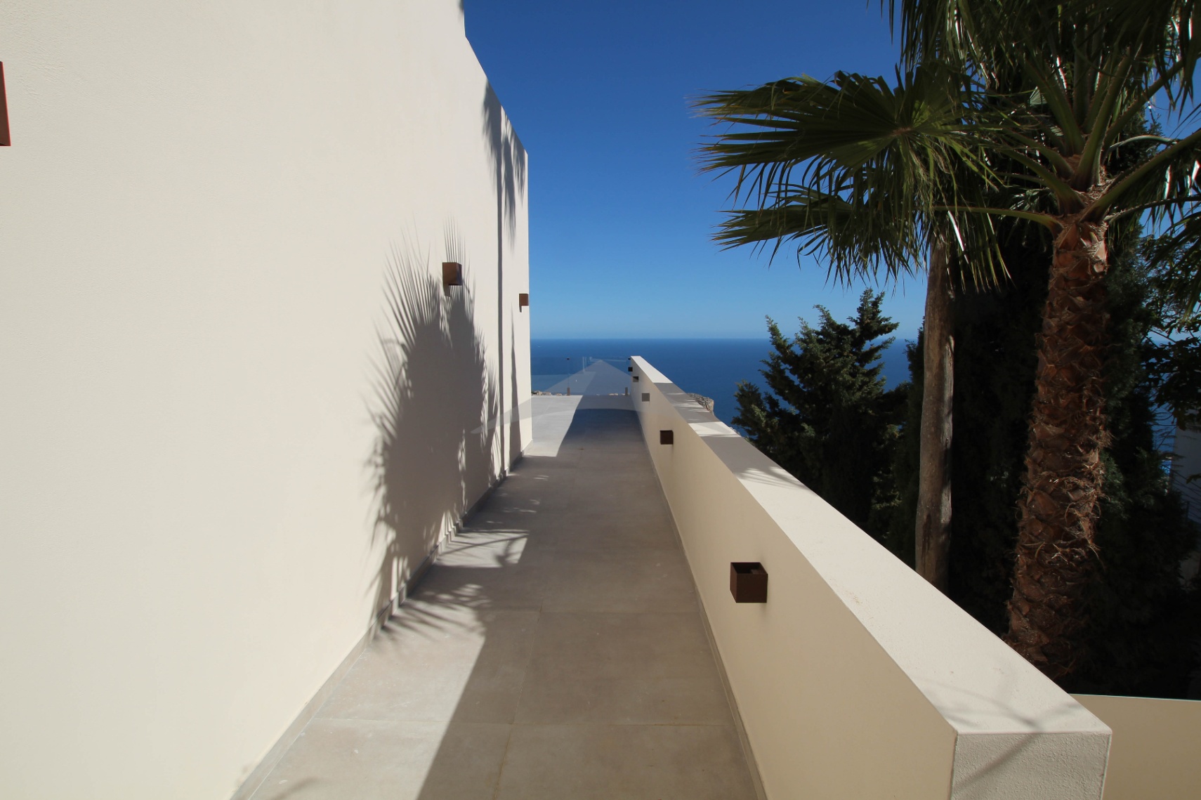 A villa with exceptional sea views, Cumble Del Sol