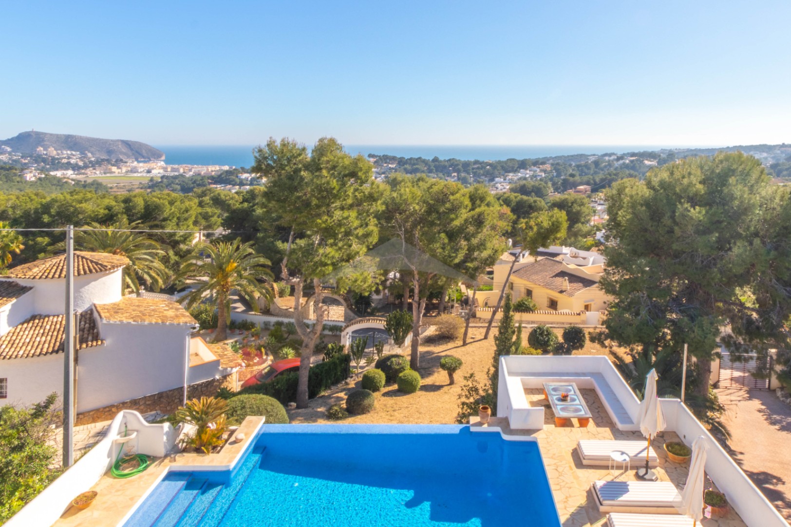 Villa in Moraira met panoramisch uitzicht op zee.