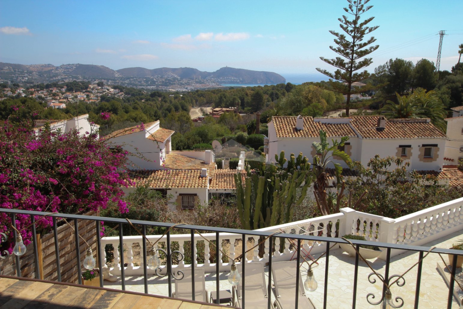 House with Sea Views and community pool, Moraira