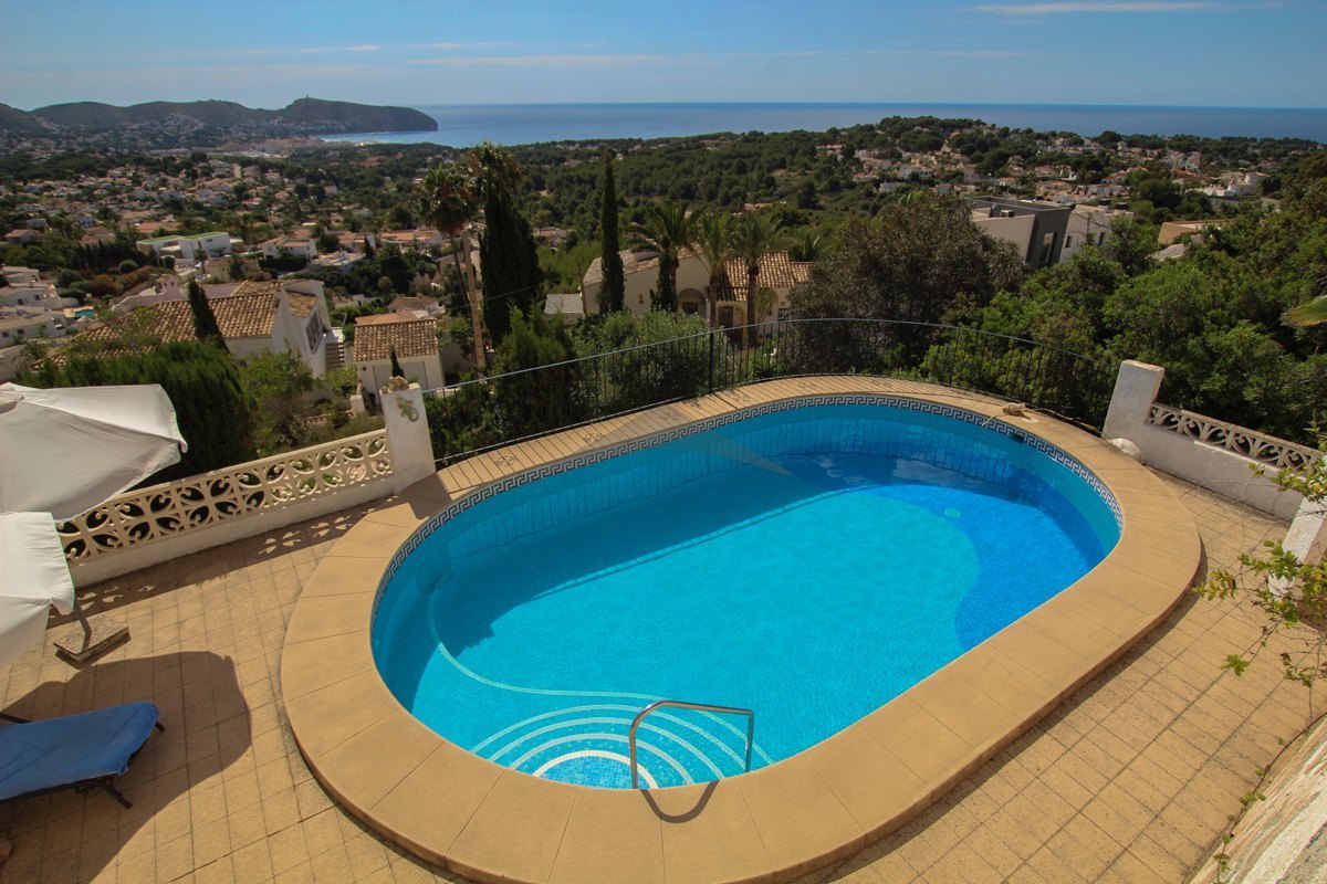 Villa met panoramisch uitzicht op zee in Moraira