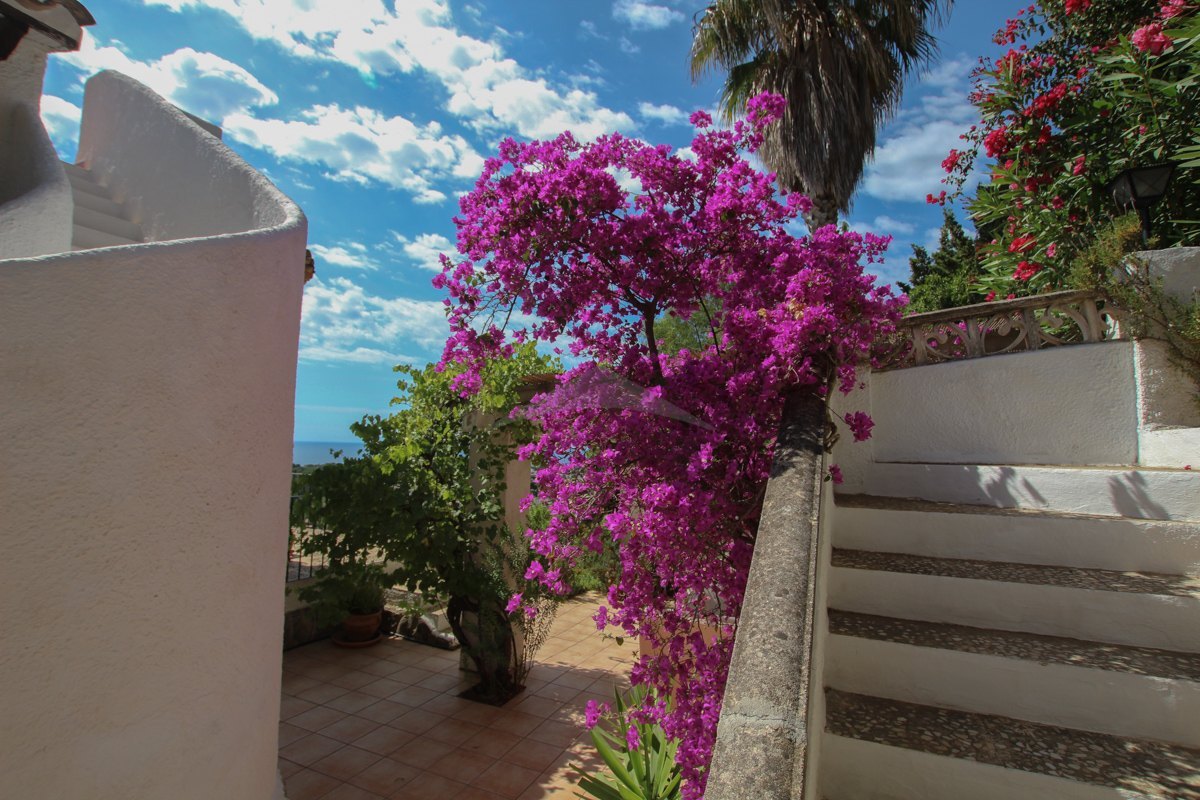 Villa met panoramisch uitzicht op zee in Moraira