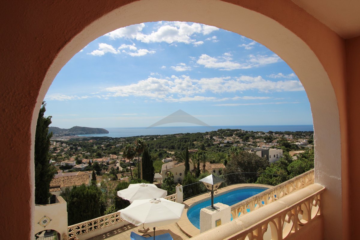 Villa with panoramic sea view in Moraira