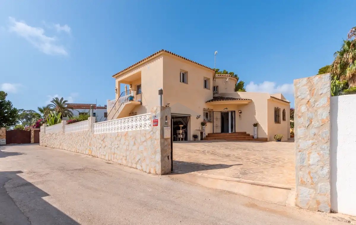 Villa en segunda línea en venta en Cap Blanc, Moraira