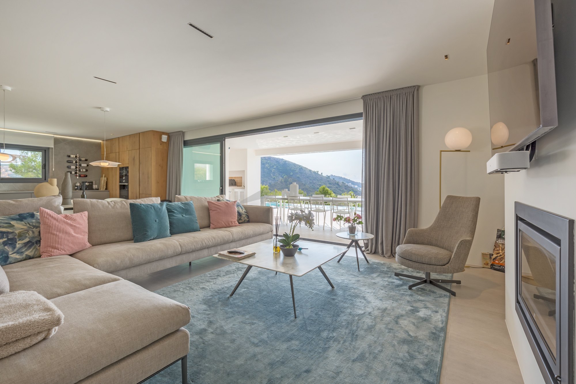 Una villa terminada de muy alta calidad con impresionantes vistas al mar en venta en Moraira